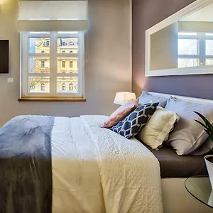 Parkside Studio Apartments With Free Parking Pula